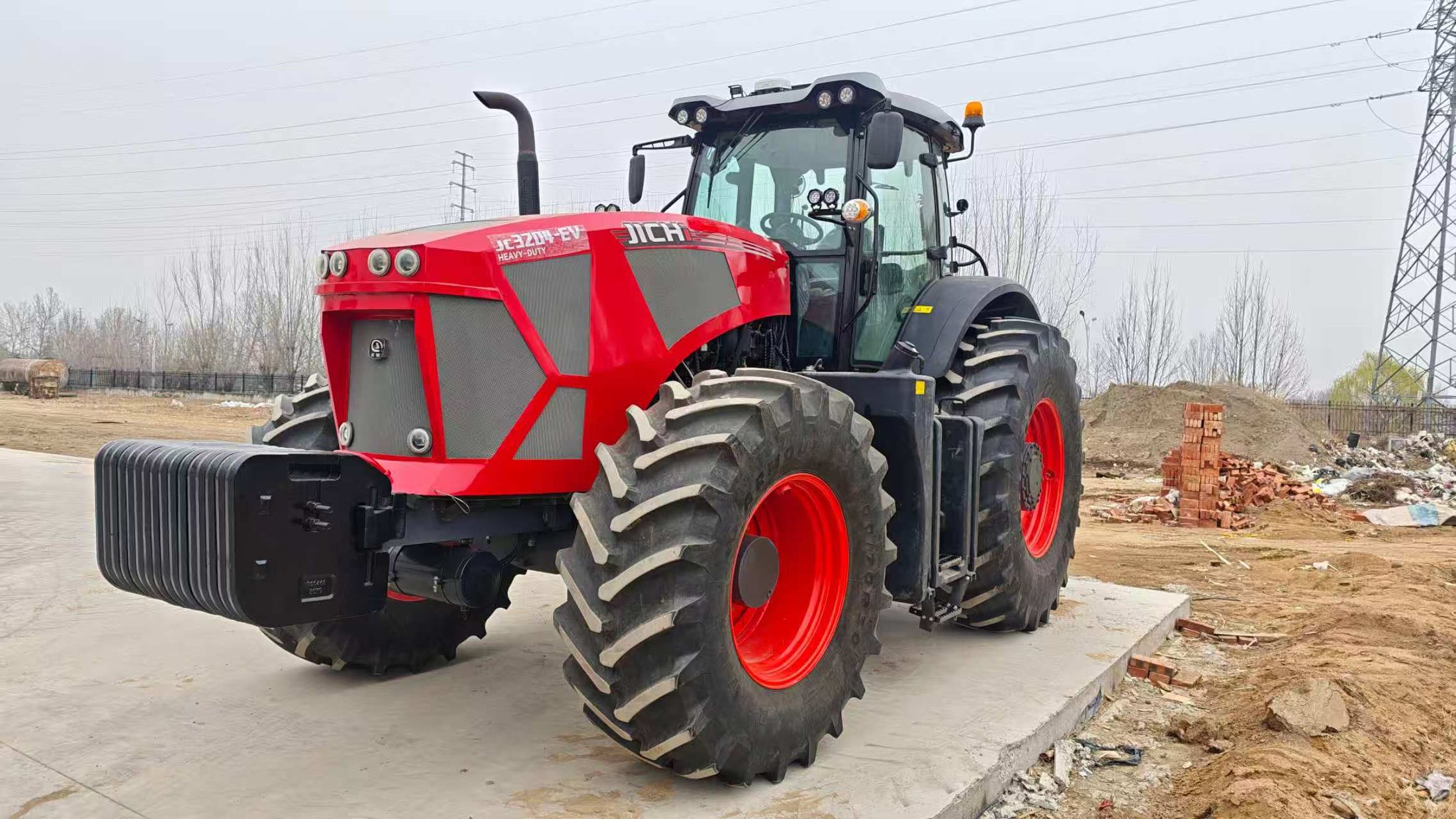 FAVO F3204 tractor close-up